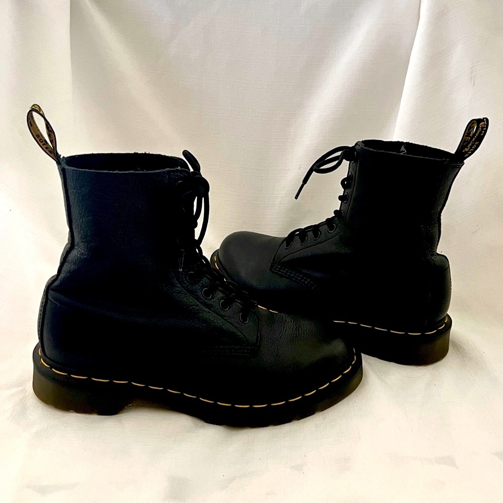 Dr. Martens/ Authentic & Original / Women’s~1460 Iconic Air Wair Leather Boot - Picture 14 of 16